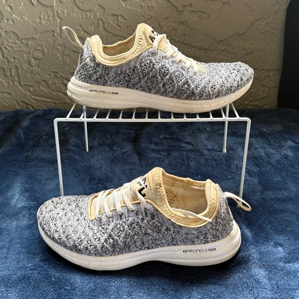 APL TechLoom Wave Women's Sneaker Size 7 Gray & Tan Shoes